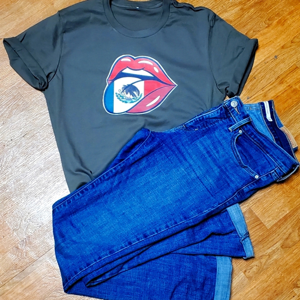 Mexi lips tee